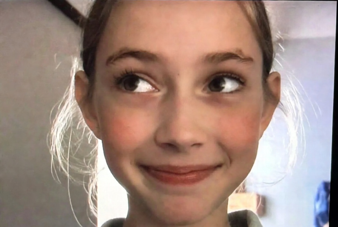 Brunette amateur webcam teen girl stripping